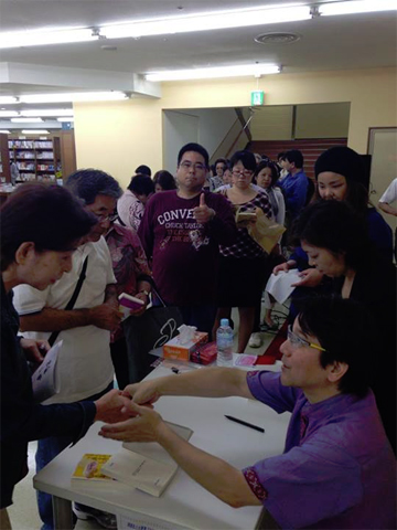 ジュンク堂那覇店で行われた講演会